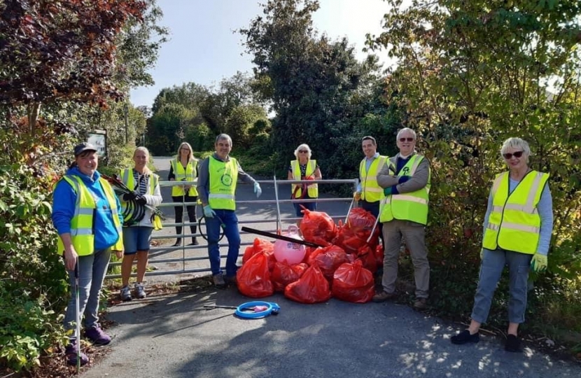 MP helps clean up the Vale of Clwyd