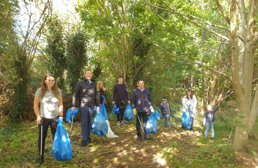 MP helps clean up the Vale of Clwyd