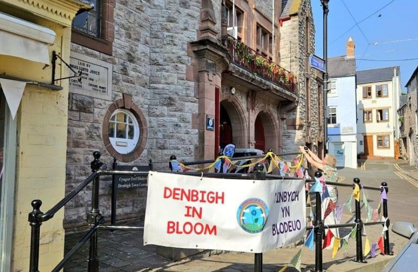 Prestatyn and Denbigh strike gold in Wales in Bloom contest